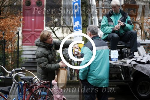 Amsterdam 22 december 2012
Isa Hoes aan het verhuizen naar haar nieuwe huis aan het vondelpark. Broer Antonie Kamerling
Peter Smulders bv