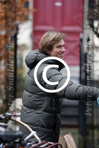 Amsterdam 22 december 2012
Isa Hoes aan het verhuizen naar haar nieuwe huis aan het vondelpark. Broer Antonie Kamerling
Peter Smulders bv