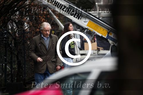 Amsterdam 22 december 2012
Isa Hoes aan het verhuizen naar haar nieuwe huis aan het vondelpark. vader Antonie Kamerling
Peter Smulders bv