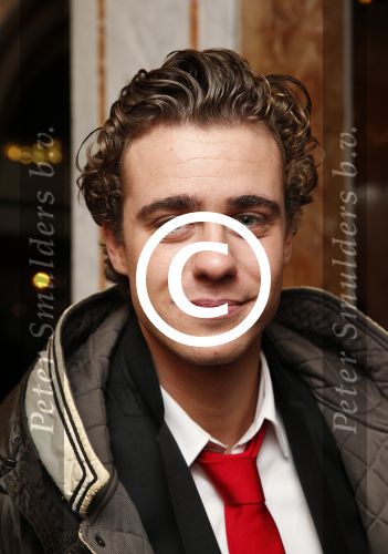 Amsterdam 21 december 2012
Premiere kerstcircus in carre. Beau Schneider met vreindin
Peter Smulders bv