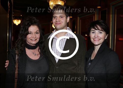 Amsterdam 13 januari 2012
Rob de Nijs 70 jaar concert in carre. Henriette de Nijs met Joshi en Belinda Meuldijk
Peter Smulders bv