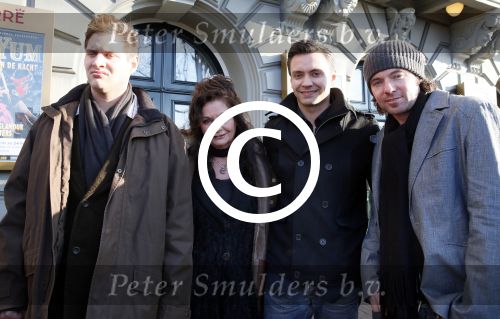 Amsterdam 13 januari 2012
Rob de Nijs 70 jaar concert in carre. Robert en Joshi de Nijs en Belinda Meuldijk en Thierry Duval
Peter Smulders bv