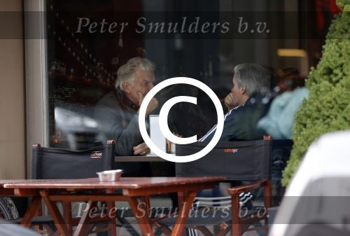 Amsterdam 11 januari 2013
Ben Cramer en Dries Roelvink op de pc hooftstraat bij Ben zijn nieuwe auto
Peter Smulders bv