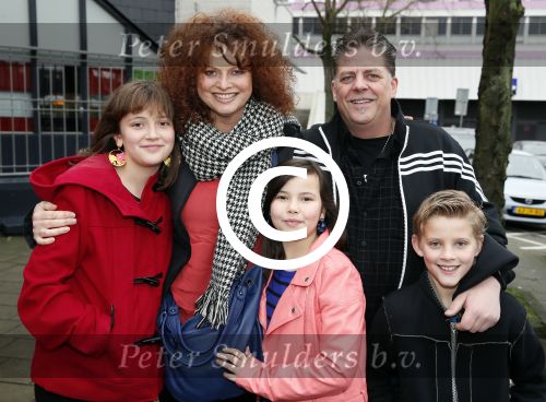 Rotterdam 3 januari 2012
Premiere Piet Piraat in Rotterdam. Bettina Berger met dochters en ...
Peter Smulders bv