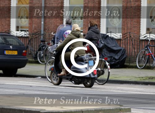 Amsterdam 4 januari 2013
Bridget Maasland op haar scooter.
Peter Smulders bv