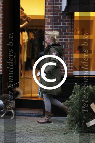 Amsterdam 8 januari 2012
Bridget Maasland met hond en op scooter.
Peter Smulders bv