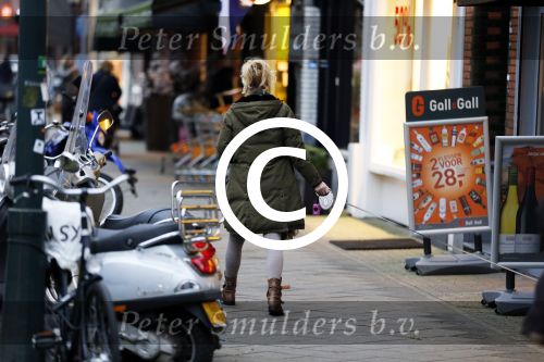 Amsterdam 8 januari 2012
Bridget Maasland met hond en op scooter.
Peter Smulders bv