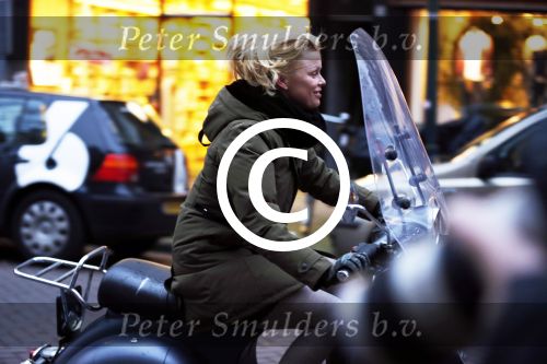 Amsterdam 8 januari 2012
Bridget Maasland met hond en op scooter.
Peter Smulders bv