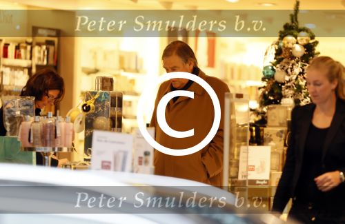 Amsterdam 20 december 2012
Carel Vuursteen en Evelyne Struijk met vriend en dochter op de pc hooftstraat.
Peter Smulders bv