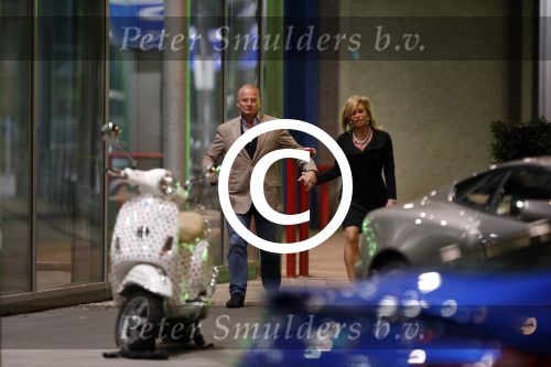Maastricht 10 januari 2012
Connie Breukhoven en haar nieuwe vriend Frans v Maarschalkerwaart rijden van Amsterdam naar Maastricht waar ze eerst in hotel wat drinken en daarna naar een gala van een oldtimer beurs in het Mecc gaan.
Peter Smulders bv