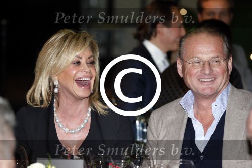 Maastricht 10 januari 2012
Connie Breukhoven en haar nieuwe vriend Frans v Maarschalkerwaart rijden van Amsterdam naar Maastricht waar ze eerst in hotel wat drinken en daarna naar een gala van een oldtimer beurs in het Mecc gaan.
Peter Smulders bv