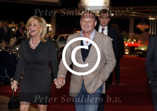 Maastricht 10 januari 2012
Connie Breukhoven en haar nieuwe vriend Frans v Maarschalkerwaart rijden van Amsterdam naar Maastricht waar ze eerst in hotel wat drinken en daarna naar een gala van een oldtimer beurs in het Mecc gaan.
Peter Smulders bv