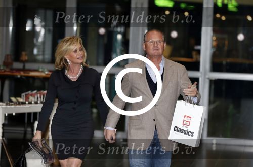 Maastricht 10 januari 2012
Connie Breukhoven en haar nieuwe vriend Frans v Maarschalkerwaart rijden van Amsterdam naar Maastricht waar ze eerst in hotel wat drinken en daarna naar een gala van een oldtimer beurs in het Mecc gaan.
Peter Smulders bv