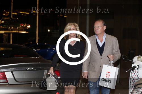 Maastricht 10 januari 2012
Connie Breukhoven en haar nieuwe vriend Frans v Maarschalkerwaart rijden van Amsterdam naar Maastricht waar ze eerst in hotel wat drinken en daarna naar een gala van een oldtimer beurs in het Mecc gaan.
Peter Smulders bv