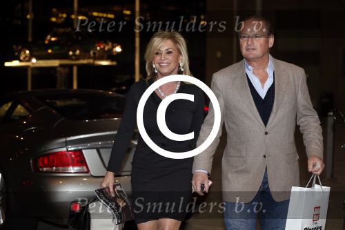 Maastricht 10 januari 2012
Connie Breukhoven en haar nieuwe vriend Frans v Maarschalkerwaart rijden van Amsterdam naar Maastricht waar ze eerst in hotel wat drinken en daarna naar een gala van een oldtimer beurs in het Mecc gaan.
Peter Smulders bv
