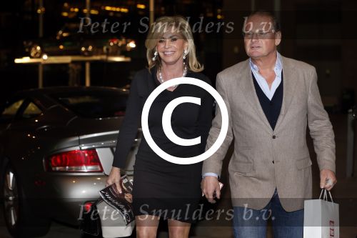 Maastricht 10 januari 2012
Connie Breukhoven en haar nieuwe vriend Frans v Maarschalkerwaart rijden van Amsterdam naar Maastricht waar ze eerst in hotel wat drinken en daarna naar een gala van een oldtimer beurs in het Mecc gaan.
Peter Smulders bv
