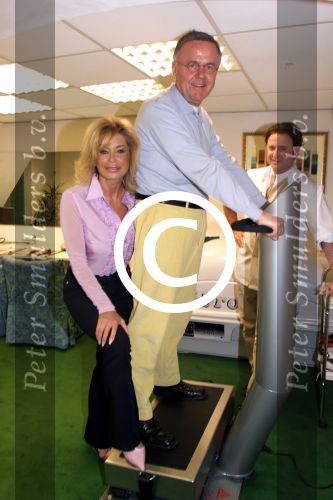 Den Hag 9 mei 2001

Harry Mens en Connie Breukhoven.
Harry 18 kg afgevallen.

Peter Smulders bv