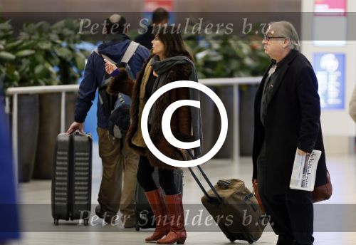 Schiphol 27 december 2012
Youp van t Hek en zijn vrouw Debbie Petter vertrekken vanaf schiphol op vakantie.
Peter Smulders bv