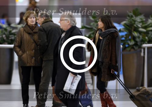 Schiphol 27 december 2012
Youp van t Hek en zijn vrouw Debbie Petter vertrekken vanaf schiphol op vakantie.
Peter Smulders bv