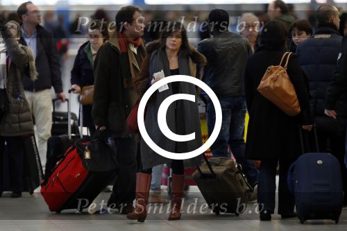 Schiphol 27 december 2012
Youp van t Hek en zijn vrouw Debbie Petter vertrekken vanaf schiphol op vakantie.
Peter Smulders bv