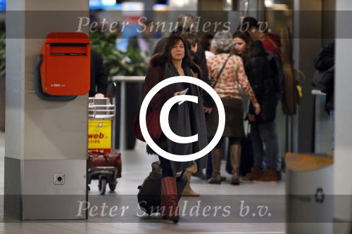 Schiphol 27 december 2012
Youp van t Hek en zijn vrouw Debbie Petter vertrekken vanaf schiphol op vakantie.
Peter Smulders bv