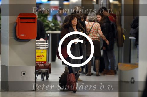 Schiphol 27 december 2012
Youp van t Hek en zijn vrouw Debbie Petter vertrekken vanaf schiphol op vakantie.
Peter Smulders bv