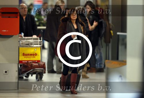Schiphol 27 december 2012
Youp van t Hek en zijn vrouw Debbie Petter vertrekken vanaf schiphol op vakantie.
Peter Smulders bv