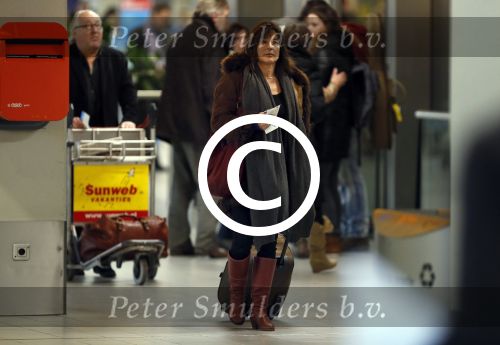 Schiphol 27 december 2012
Youp van t Hek en zijn vrouw Debbie Petter vertrekken vanaf schiphol op vakantie.
Peter Smulders bv
