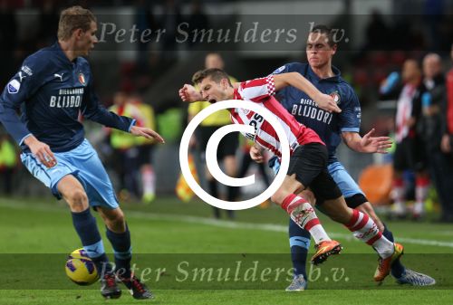Eindhoven, 30 Januari 2013
1/4 Finale KNVB Beker PSV-Feyenoord, Seizoen 2012-2013, eindstand 2-1
Dries Mertens wordt onderuit gehaald door Wesley Verhoek