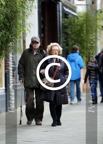 Amsterdam 3 januari 2013
Oud burgemeester Ed v Tijn met zijn vrouw Odette aan het wandelen.
Peter Smulders bv