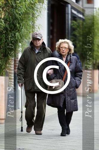 Amsterdam 3 januari 2013
Oud burgemeester Ed v Tijn met zijn vrouw Odette aan het wandelen.
Peter Smulders bv