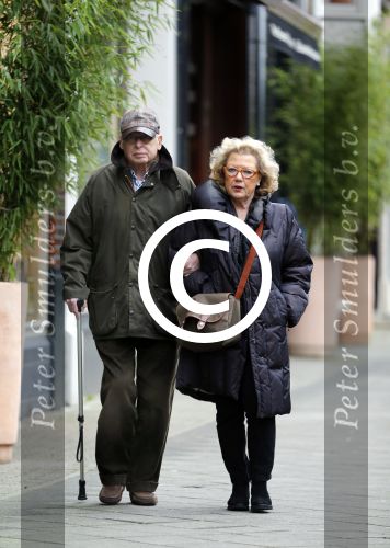 Amsterdam 3 januari 2013
Oud burgemeester Ed v Tijn met zijn vrouw Odette aan het wandelen.
Peter Smulders bv
