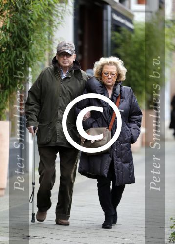 Amsterdam 3 januari 2013
Oud burgemeester Ed v Tijn met zijn vrouw Odette aan het wandelen.
Peter Smulders bv