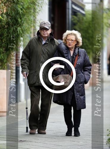 Amsterdam 3 januari 2013
Oud burgemeester Ed v Tijn met zijn vrouw Odette aan het wandelen.
Peter Smulders bv