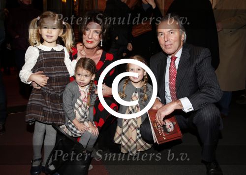 Amsterdam 21 december 2012
Premiere kerstcircus in carre. Elco en Janneke Brinkman met kleinkinderen
Peter Smulders bv
