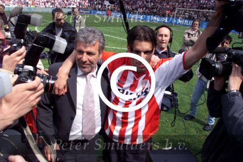 Eindhoven 6 mei 2001
PSV-Heerenveen 3-0
PSV Landskampioen 2000/2001
Ruud v Nistelrooy 
Peter Smulders bv