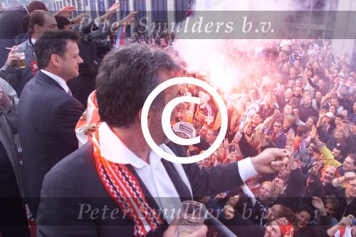 Eindhoven 6 mei 2001
PSV-Heerenveen 3-0
PSV Landskampioen 2000/2001
Erik Gerets

Peter Smulders bv