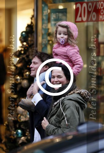 Amsterdam 20 december 2012
Evelyne Struijk met vriend en dochter op de pc hooftstraat.
Peter Smulders bv