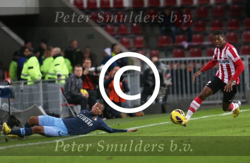 Eindhoven, 30 Januari 2013
1/4 Finale KNVB Beker PSV-Feyenoord, Seizoen 2012-2013, eindstand 2-1
Georginio Wijnaldum speelt Tonny Vilhena uit.
Foto Peter Smulders BV