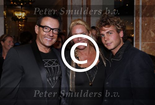 Amsterdam 21 december 2012
Premiere kerstcircus in carre. Gerard Joling met zus en een vriend
Peter Smulders bv