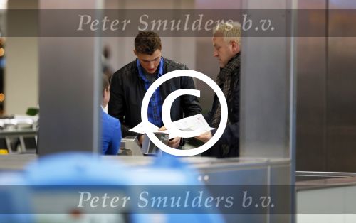 Schiphol 27 december 2012
Gordon vertrekt met zijn nieuwe vriend Robbert op vakantie naar Rio de Janeiro.
Peter Smulders bv