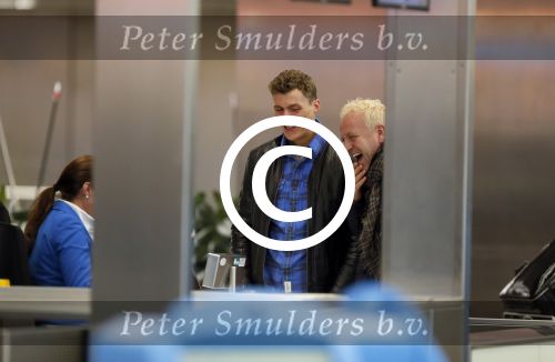 Schiphol 27 december 2012
Gordon vertrekt met zijn nieuwe vriend Robbert op vakantie naar Rio de Janeiro.
Peter Smulders bv
