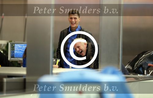 Schiphol 27 december 2012
Gordon vertrekt met zijn nieuwe vriend Robbert op vakantie naar Rio de Janeiro.
Peter Smulders bv