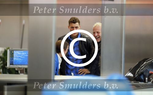 Schiphol 27 december 2012
Gordon vertrekt met zijn nieuwe vriend Robbert op vakantie naar Rio de Janeiro.
Peter Smulders bv