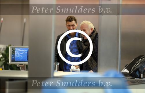 Schiphol 27 december 2012
Gordon vertrekt met zijn nieuwe vriend Robbert op vakantie naar Rio de Janeiro.
Peter Smulders bv
