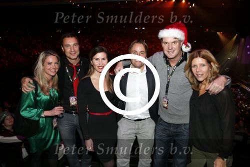 Amsterdam 22 december 2012
Radio 538 Jingle balls in het ziggo dome. Guido Albers met vrouw en Rob Witschge met vrouw en vrienden
Peter Smulders bv