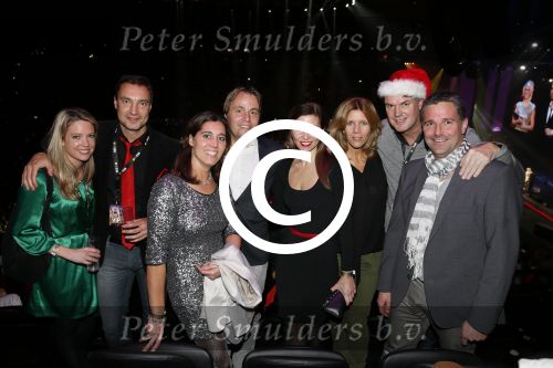 Amsterdam 22 december 2012
Radio 538 Jingle balls in het ziggo dome. Guido Albers met vrouw en Rob Witschge met vrouw en vrienden
Peter Smulders bv