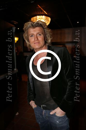 Uitgeest 14 januari 2013
Nieuwjaarsreceptie Henk Geels in Bobs saloon. Hans Klok met Linda Dubbeldeman
Peter Smulders bv
