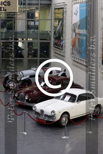 Maastricht 10 januari 2012
Connie Breukhoven en haar nieuwe vriend Frans v Maarschalkerwaart rijden van Amsterdam naar Maastricht waar ze eerst in hotel wat drinken en daarna naar een gala van een oldtimer beurs in het Mecc gaan.
Peter Smulders bv