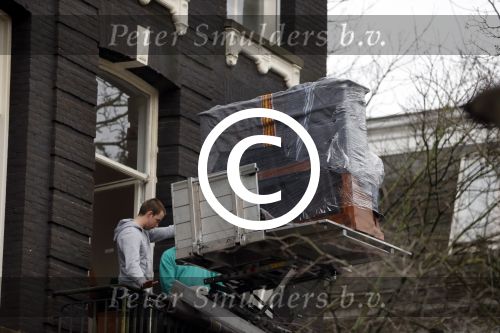 Amsterdam 22 december 2012
Isa Hoes aan het verhuizen naar haar nieuwe huis aan het vondelpark.
Peter Smulders bv